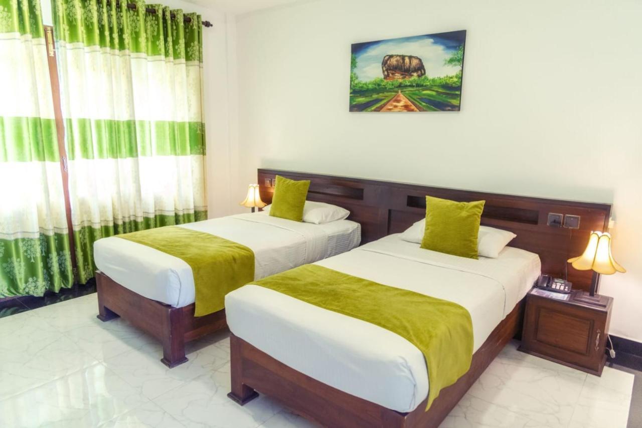 Hotel Golden Ray Dambulla Bagian luar foto
