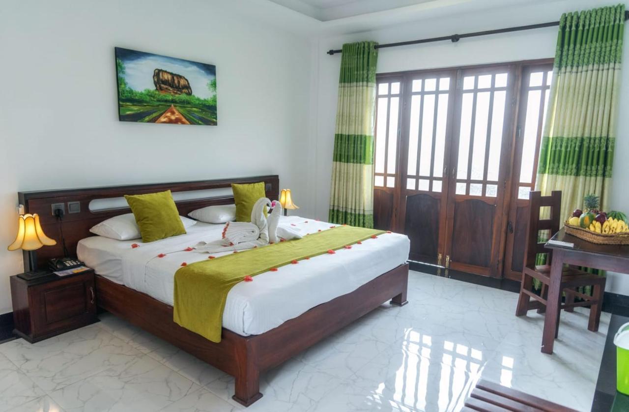 Hotel Golden Ray Dambulla Bagian luar foto