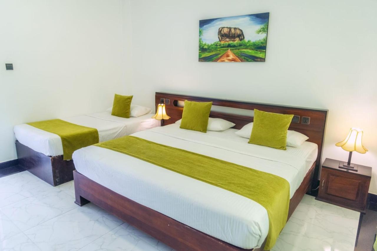 Hotel Golden Ray Dambulla Bagian luar foto