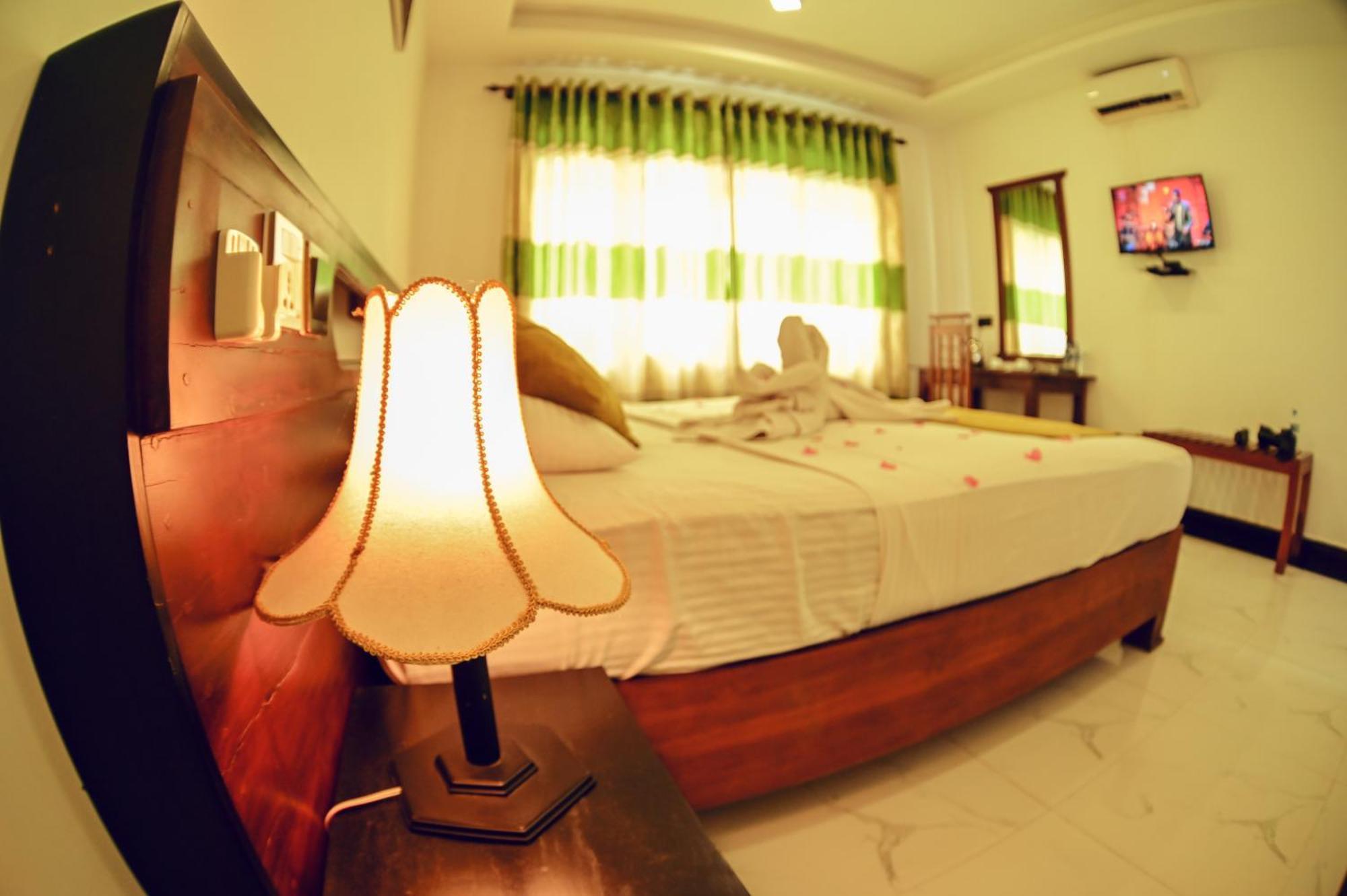 Hotel Golden Ray Dambulla Bagian luar foto